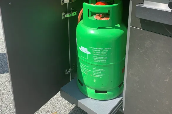 Gas bottle ledge